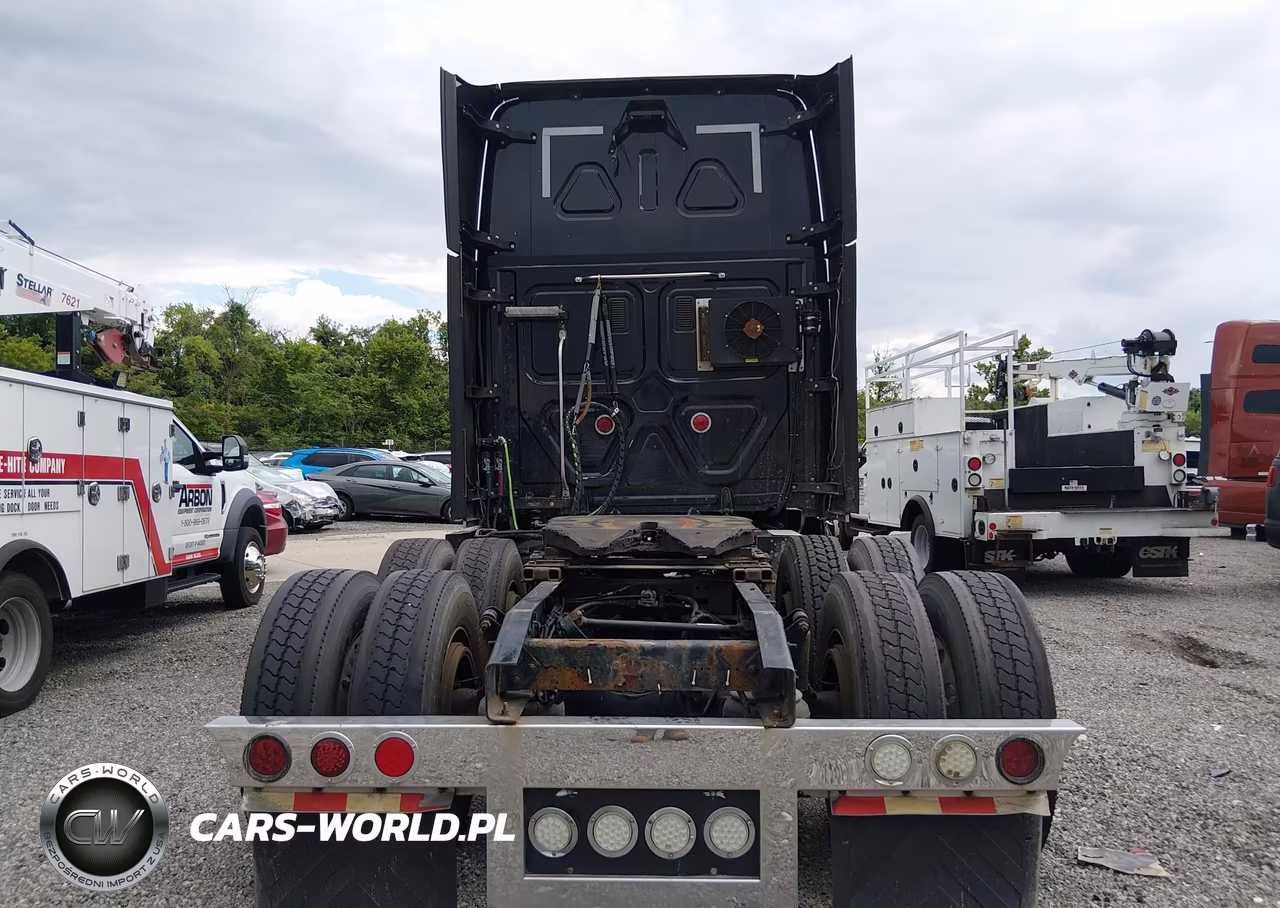 2015 Freightliner Cascadia 125 VIN:3AKJGLD50FSGF7097 - 15