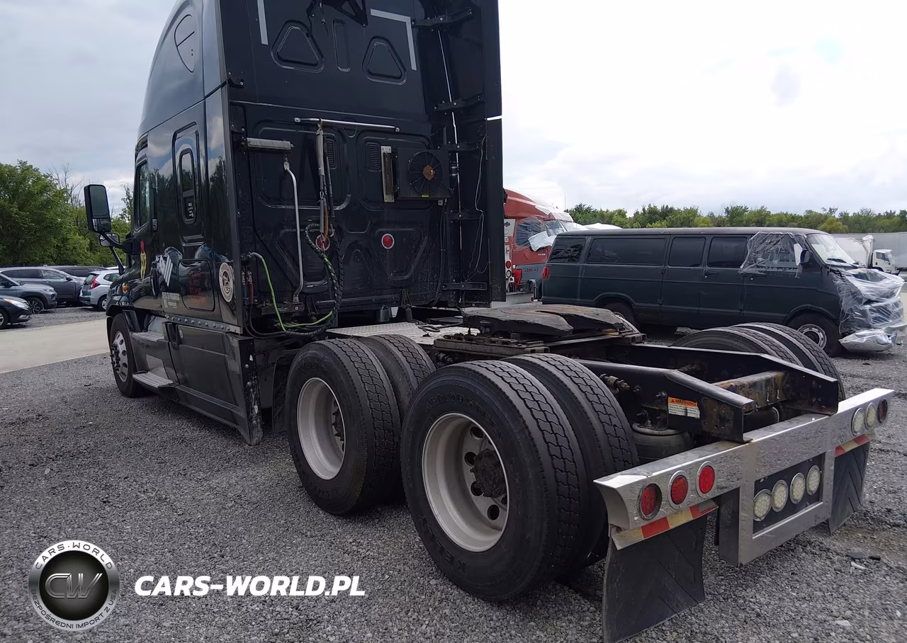 2015 Freightliner Cascadia 125 VIN:3AKJGLD50FSGF7097 - 3