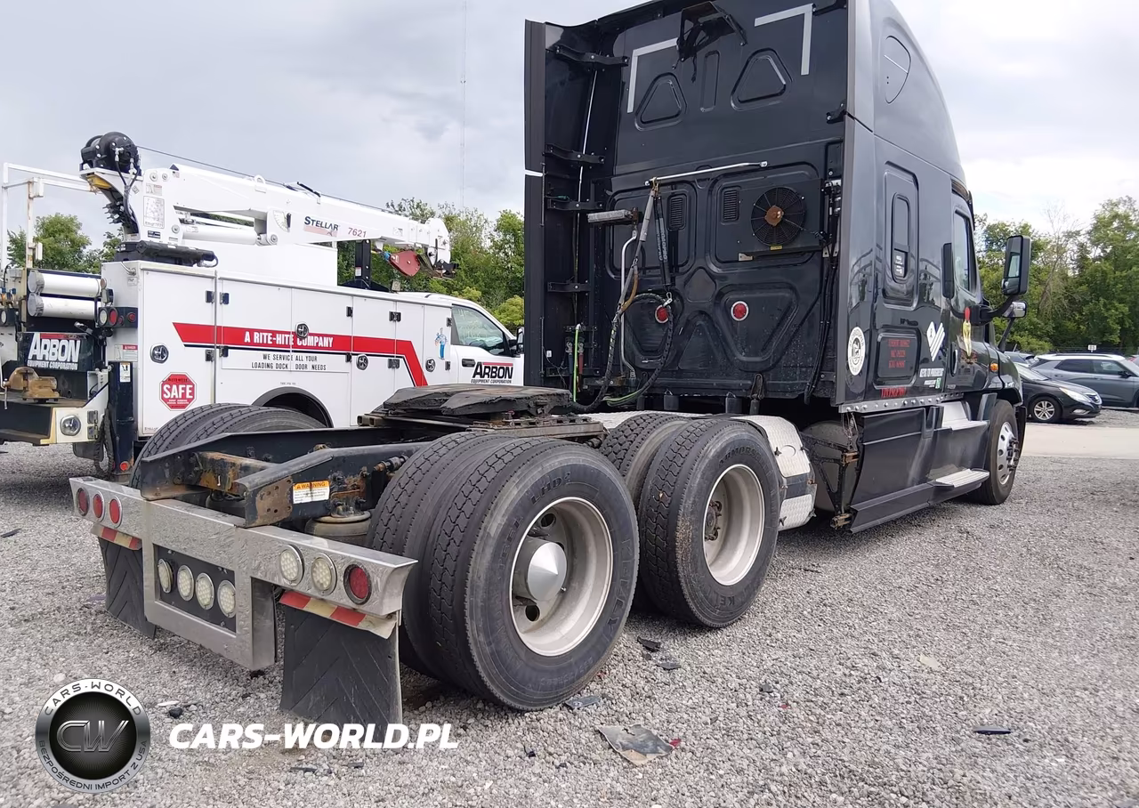 2015 Freightliner Cascadia 125 VIN:3AKJGLD50FSGF7097 - 4
