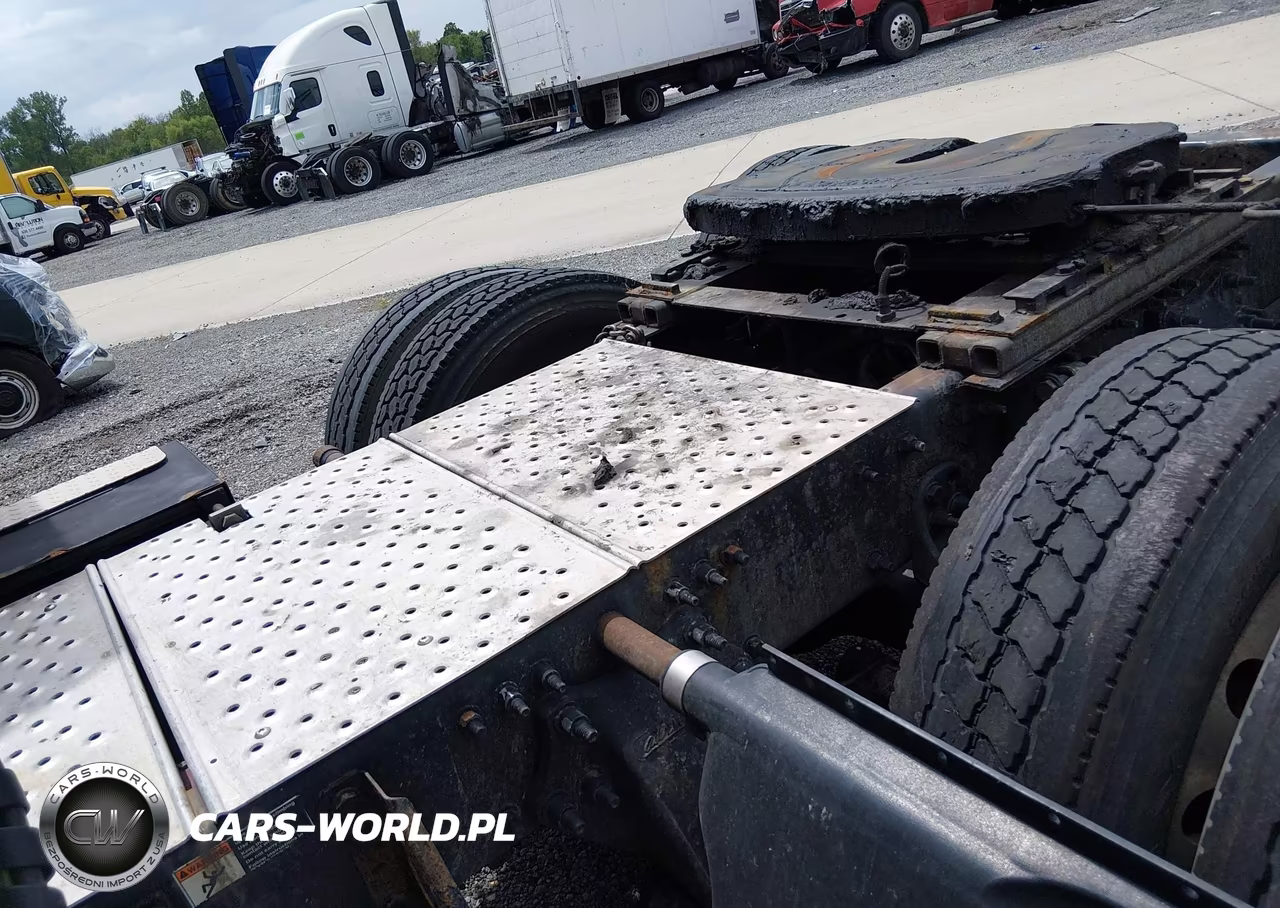 2015 Freightliner Cascadia 125 VIN:3AKJGLD50FSGF7097 - 6