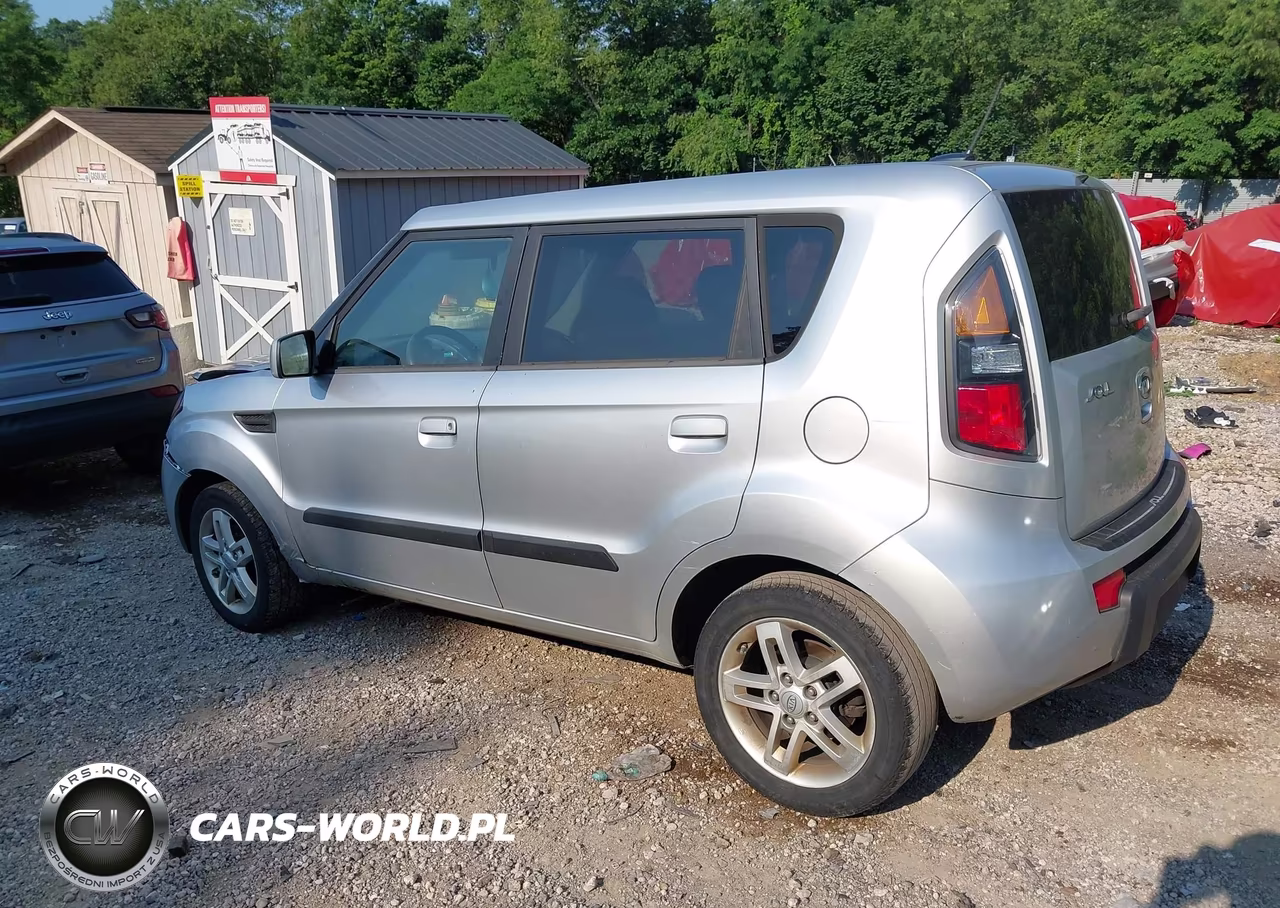 2010 Kia Soul + VIN:KNDJT2A25A7111773 - 3