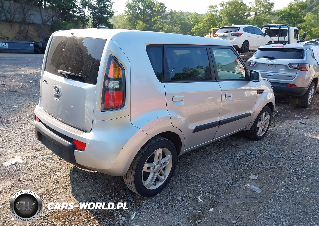 2010 Kia Soul + VIN:KNDJT2A25A7111773 - 4