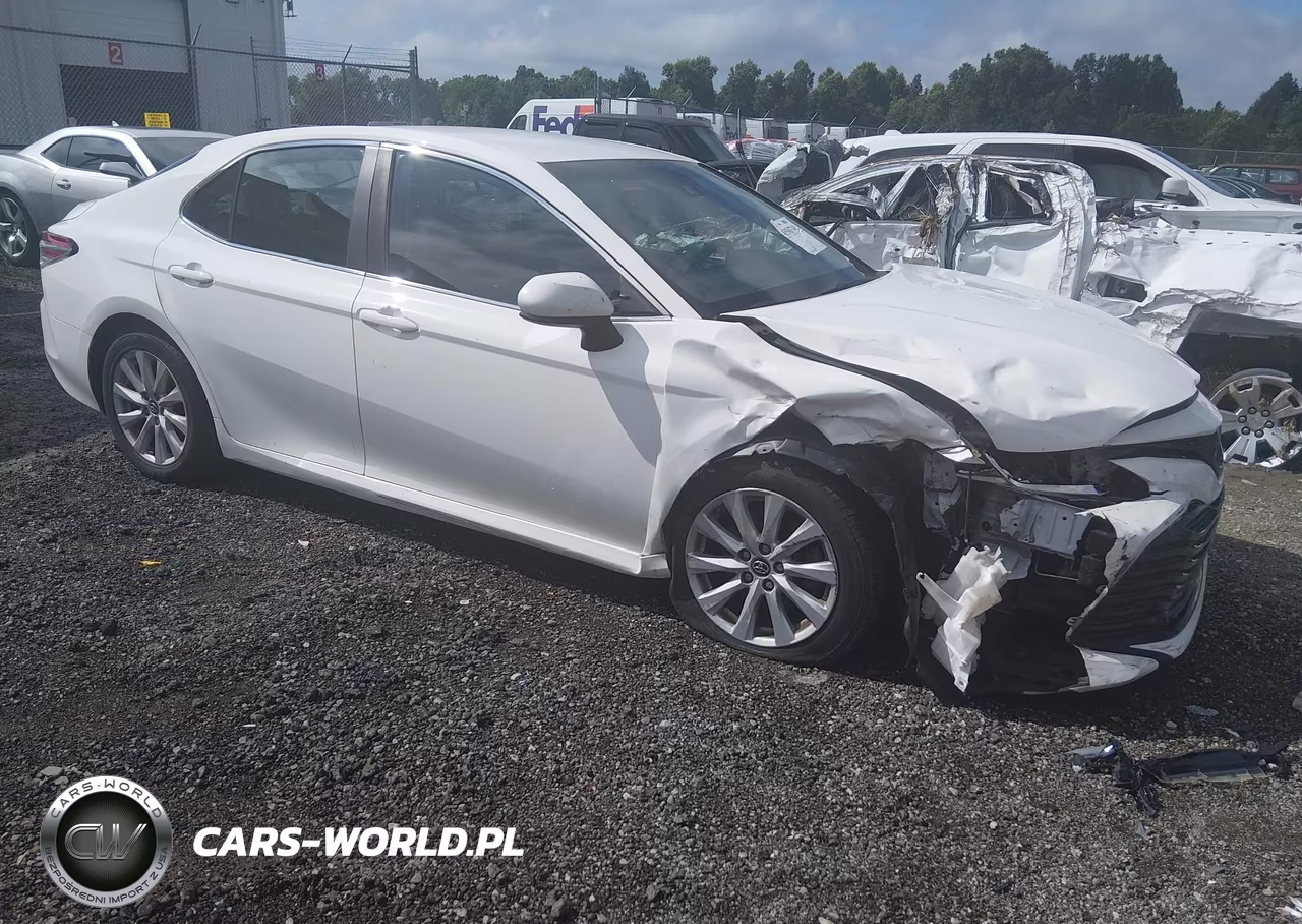 2018 Toyota Camry Le – zdjęcie 1 z 16