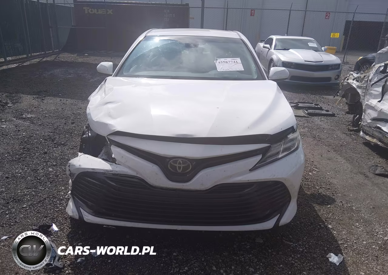 2018 Toyota Camry Le VIN:4T1B11HK2JU647877 - 12