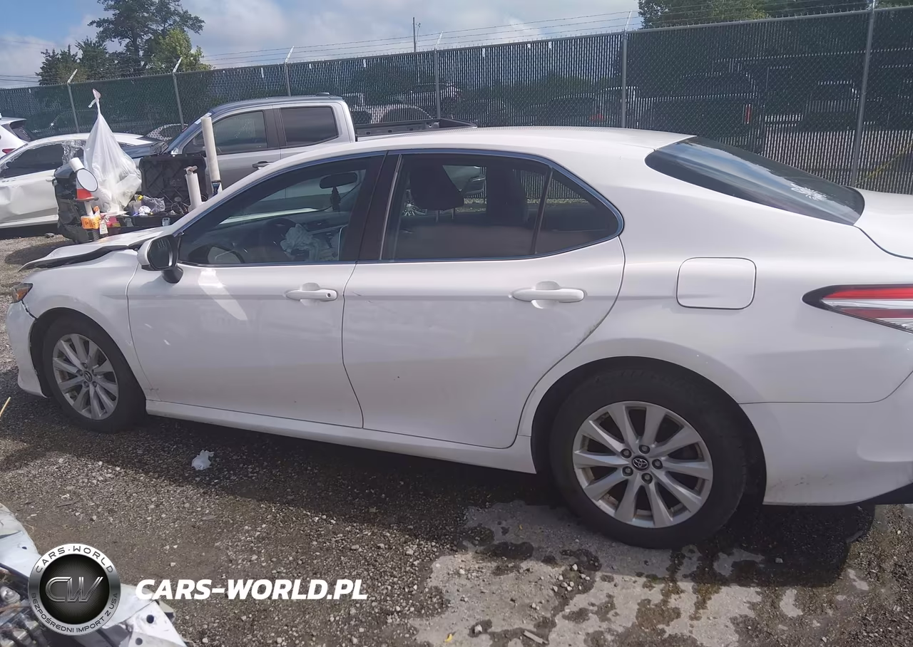 2018 Toyota Camry Le VIN:4T1B11HK2JU647877 - 14