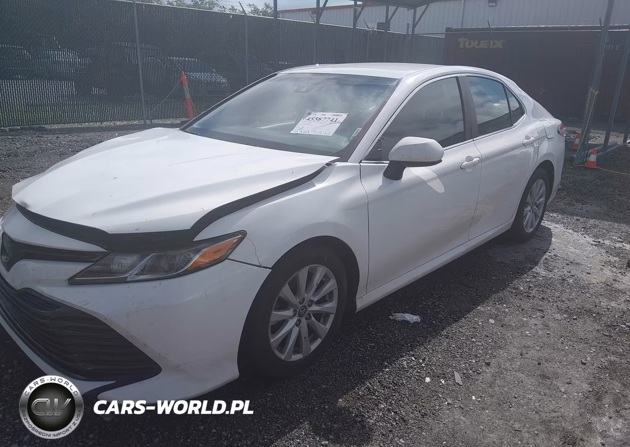 2018 Toyota Camry Le VIN:4T1B11HK2JU647877 - 2