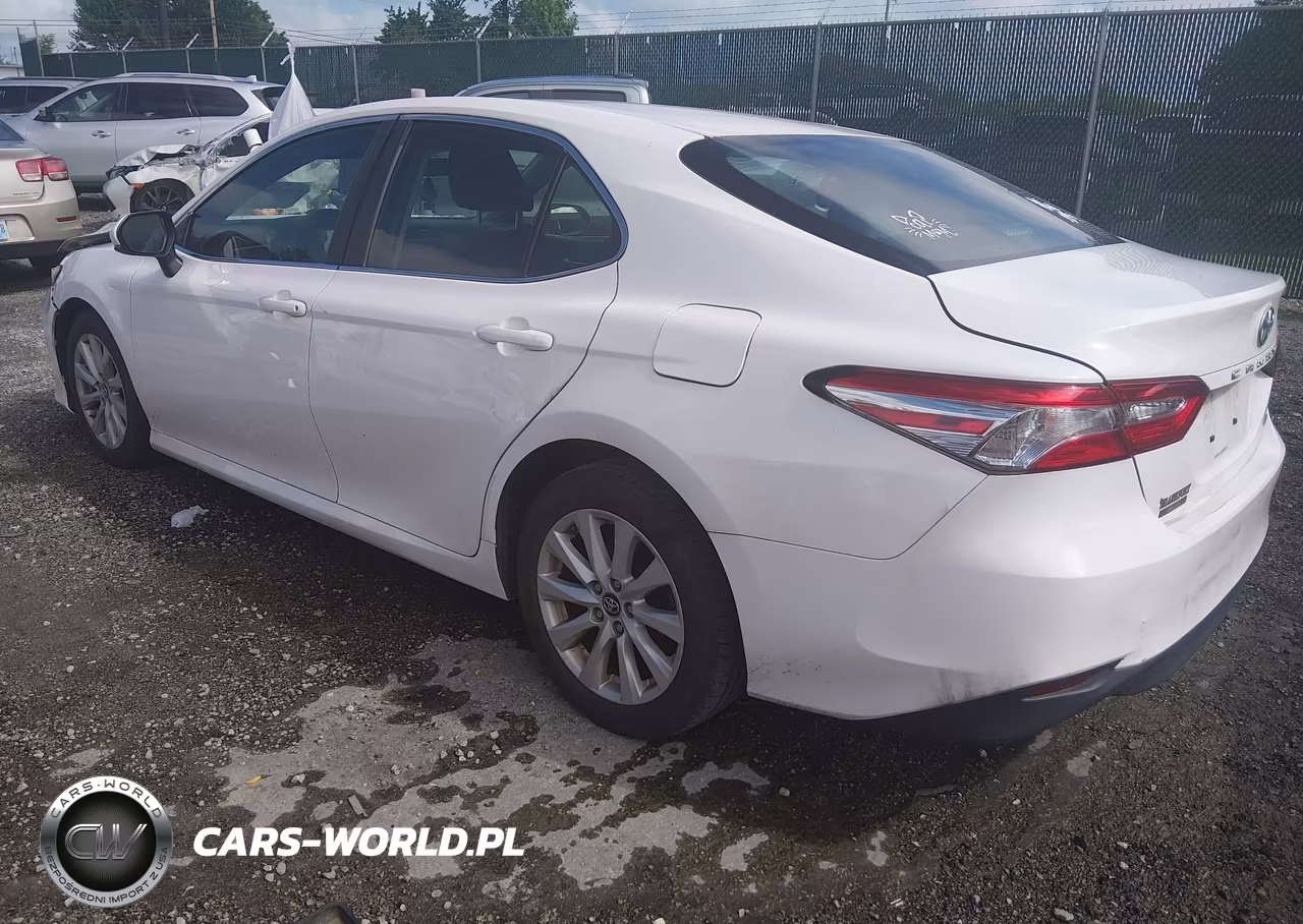 2018 Toyota Camry Le VIN:4T1B11HK2JU647877 - 3