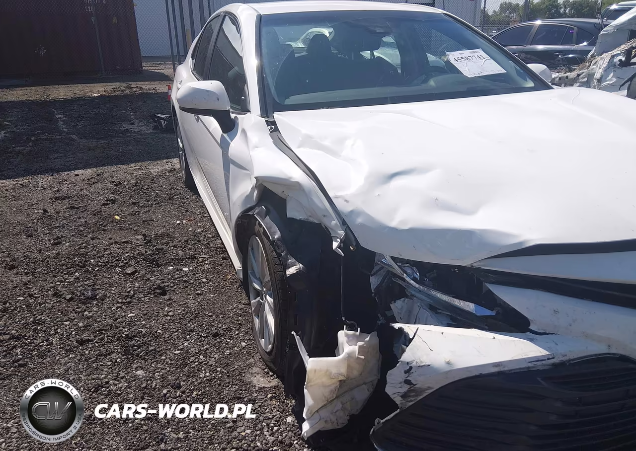 2018 Toyota Camry Le VIN:4T1B11HK2JU647877 - 6