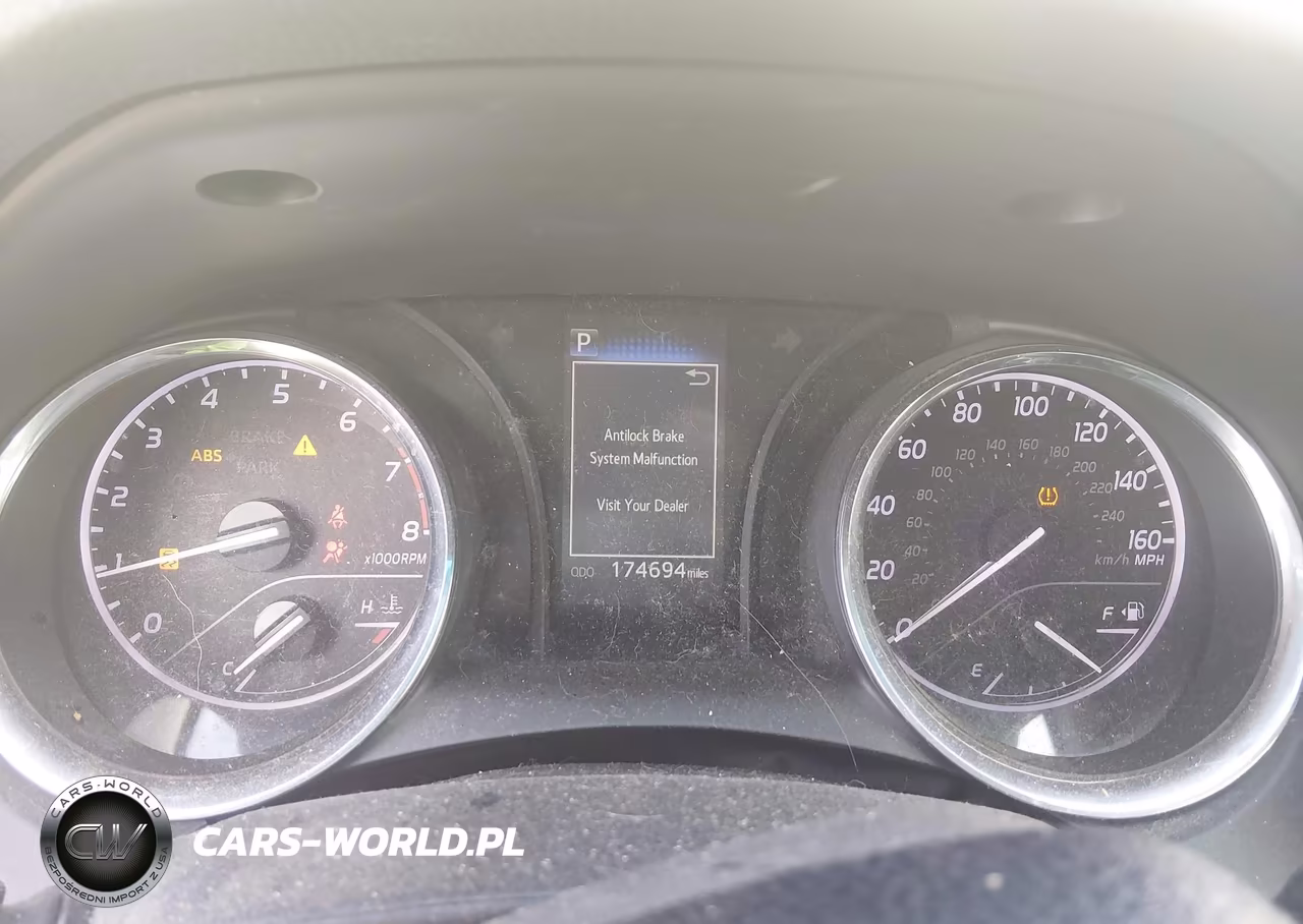 2018 Toyota Camry Le VIN:4T1B11HK2JU647877 - 7