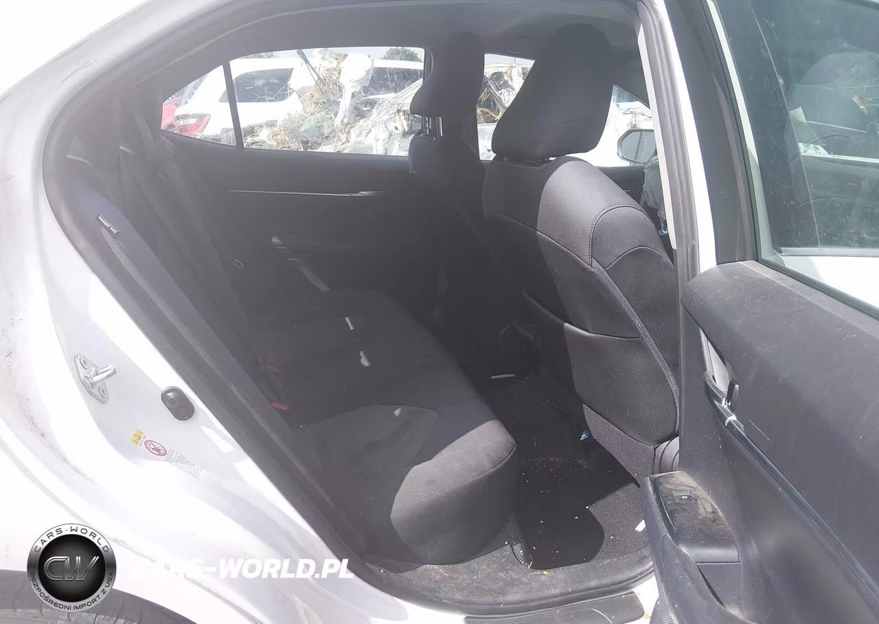 2018 Toyota Camry Le VIN:4T1B11HK2JU647877 - 8