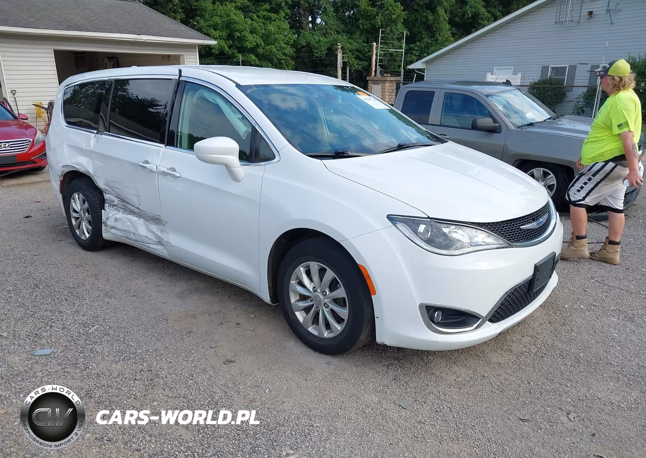2018 Chrysler Pacifica Touring Plus – zdjęcie 1 z 17