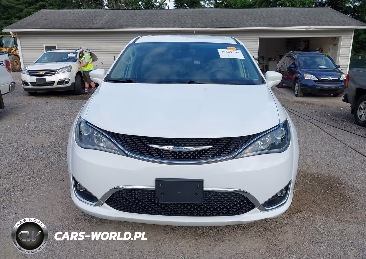 2018 Chrysler Pacifica Touring Plus VIN:2C4RC1FG5JR188885 - 12