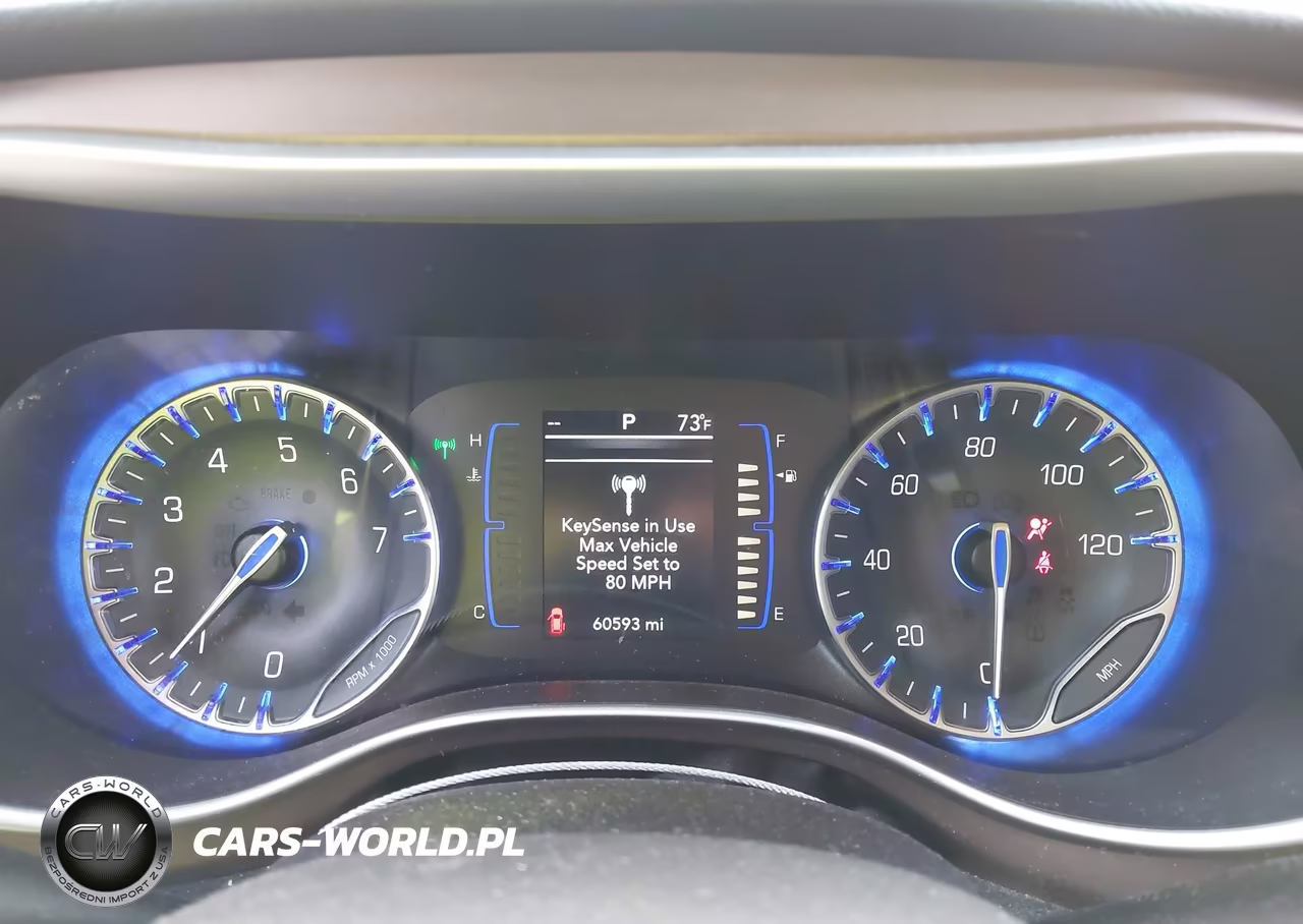 2018 Chrysler Pacifica Touring Plus VIN:2C4RC1FG5JR188885 - 7