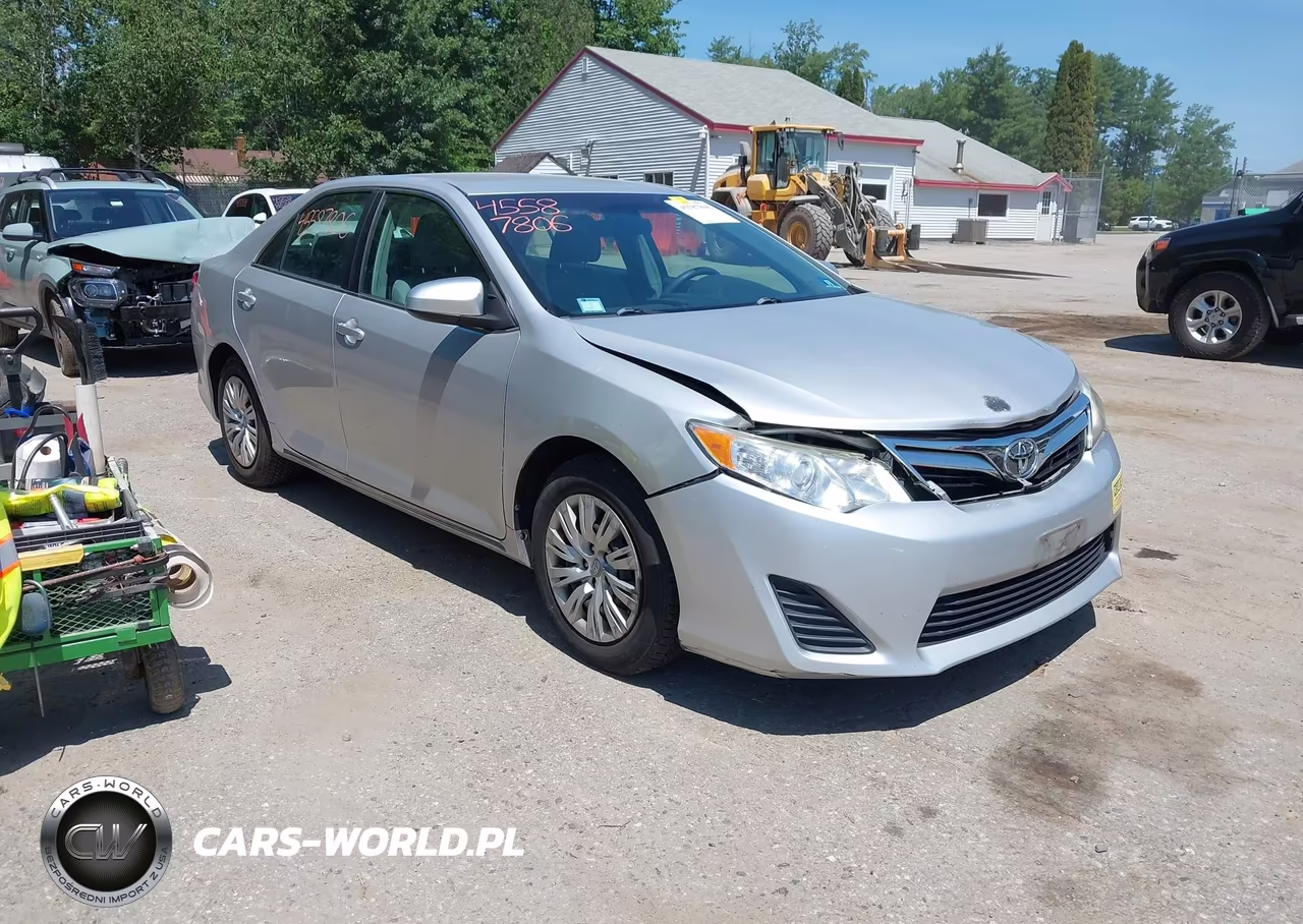 2014 Toyota Camry Le – zdjęcie 1 z 16