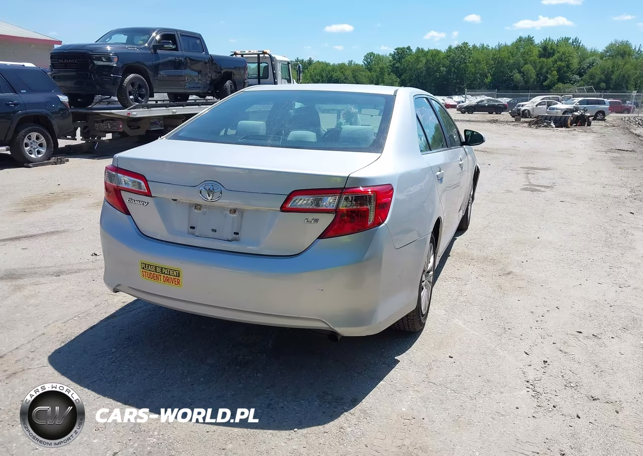 2014 Toyota Camry Le VIN:4T1BF1FK2EU438004 - 4