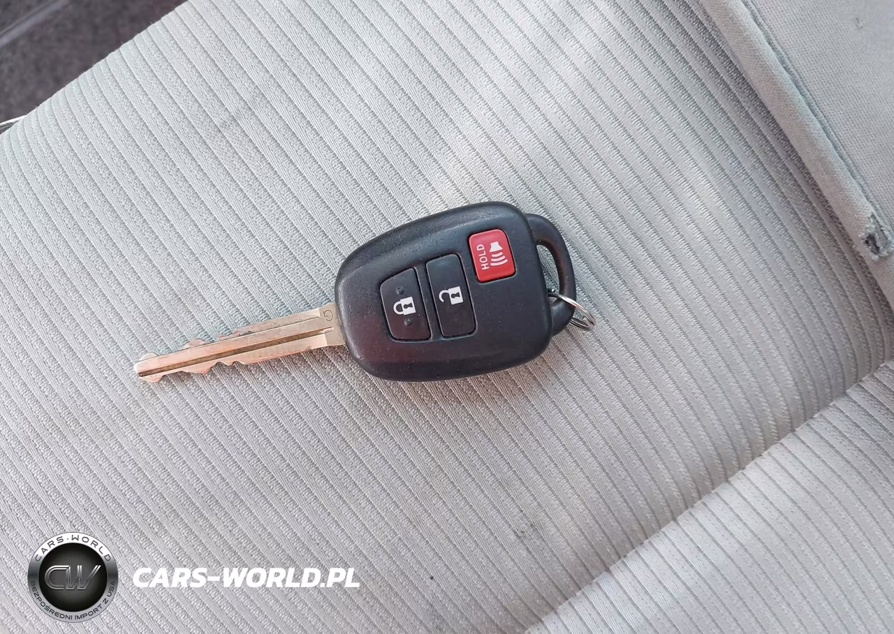 2012 Toyota Prius C VIN:JTDKDTB35C1514480 - 11