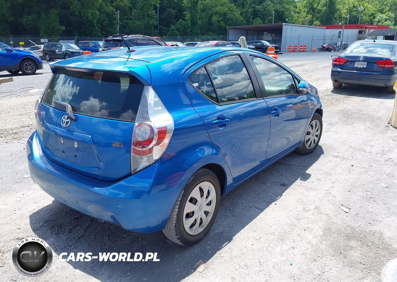 2012 Toyota Prius C VIN:JTDKDTB35C1514480 - 4