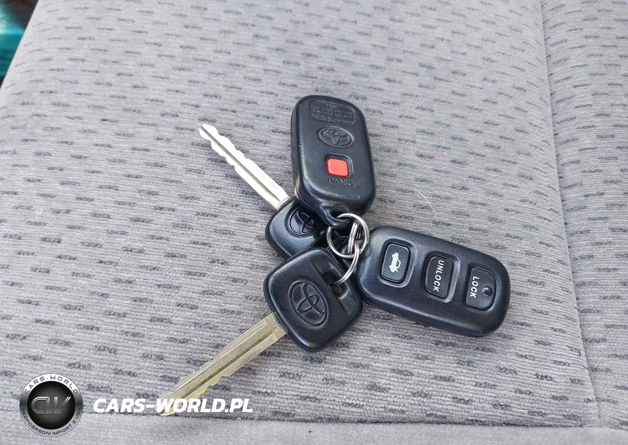 2002 Toyota Camry Le VIN:4T1BE32K32U570365 - 11
