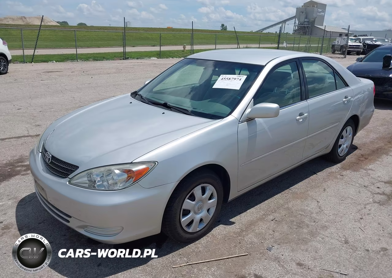 2002 Toyota Camry Le VIN:4T1BE32K32U570365 - 2