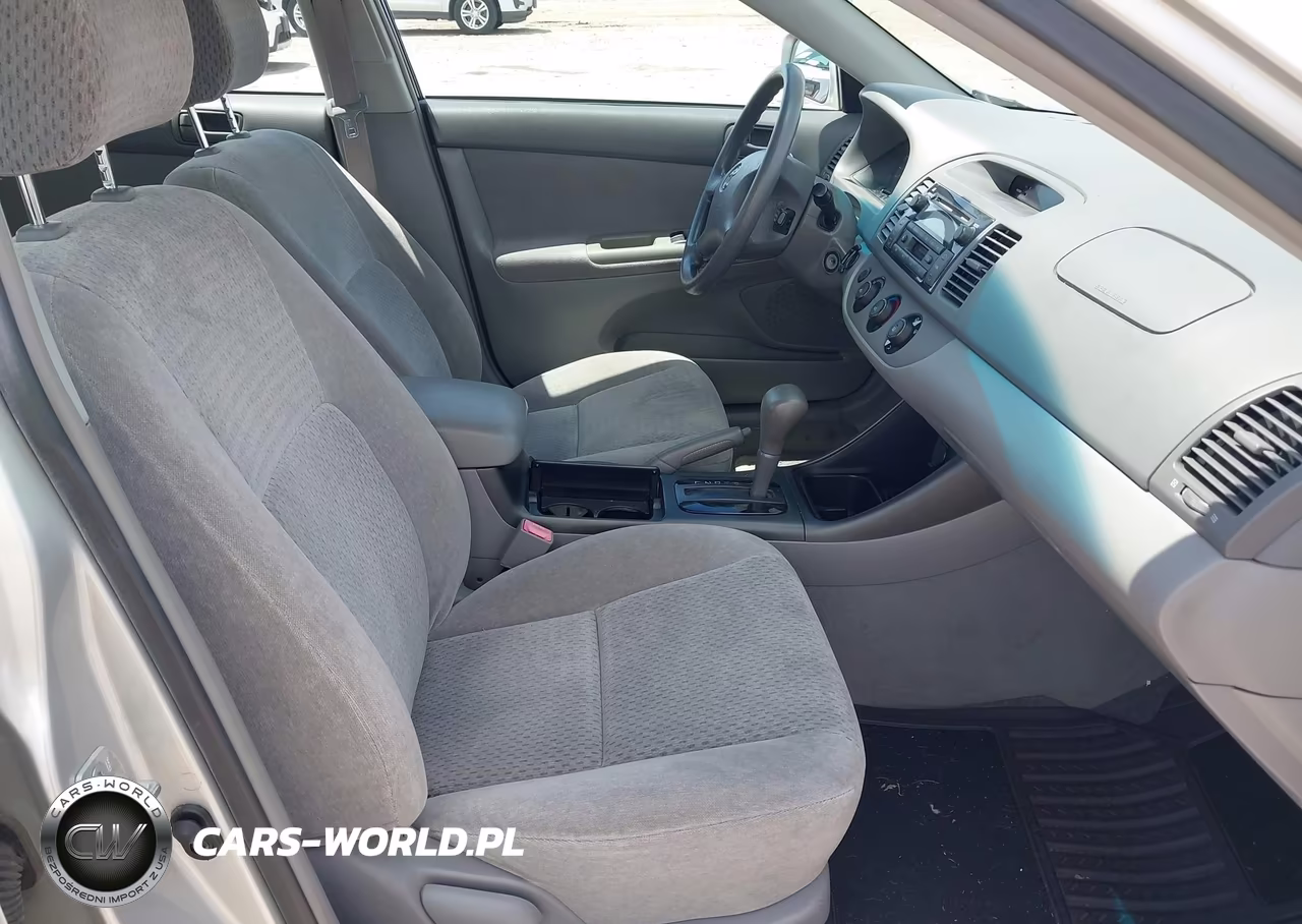 2002 Toyota Camry Le VIN:4T1BE32K32U570365 - 5