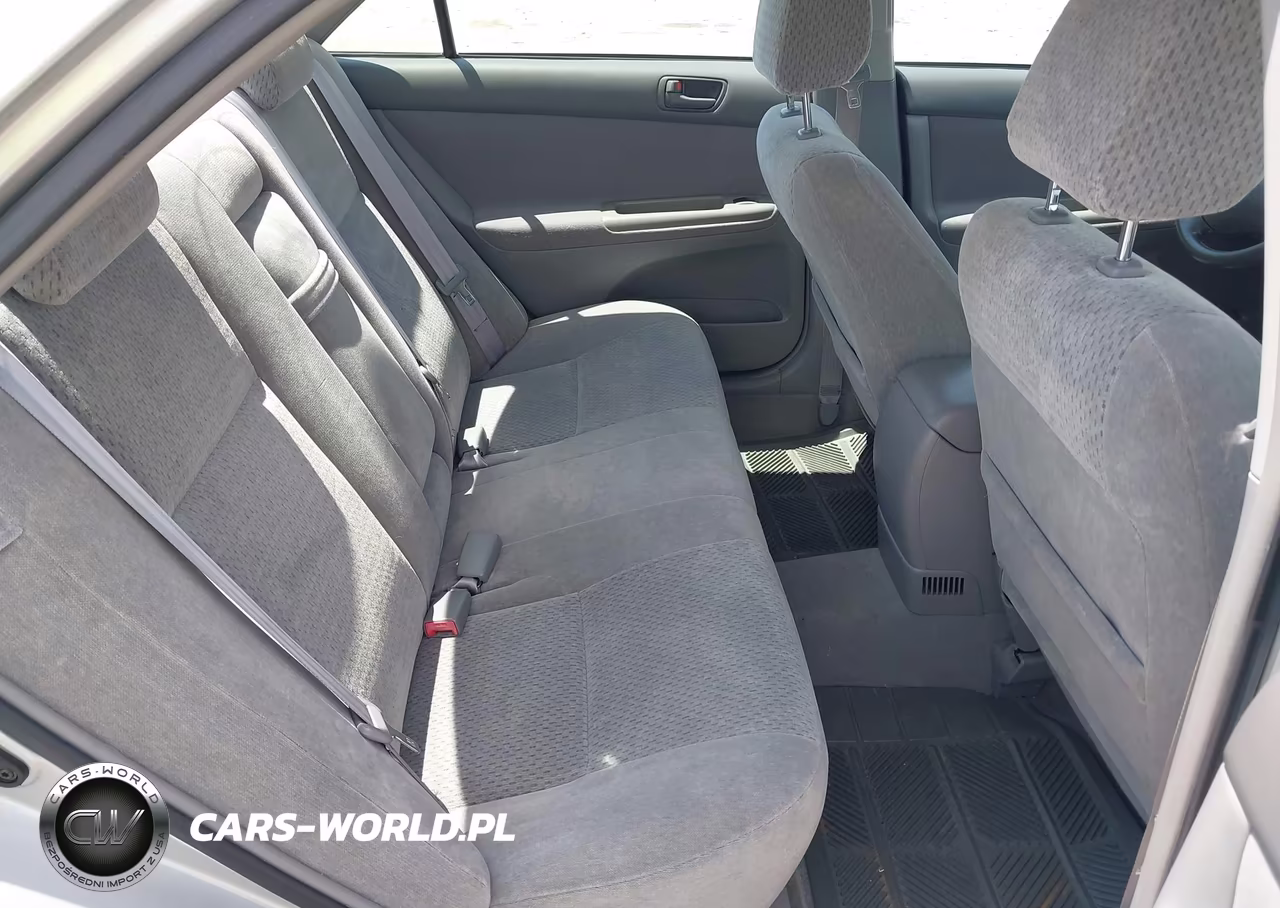 2002 Toyota Camry Le VIN:4T1BE32K32U570365 - 8