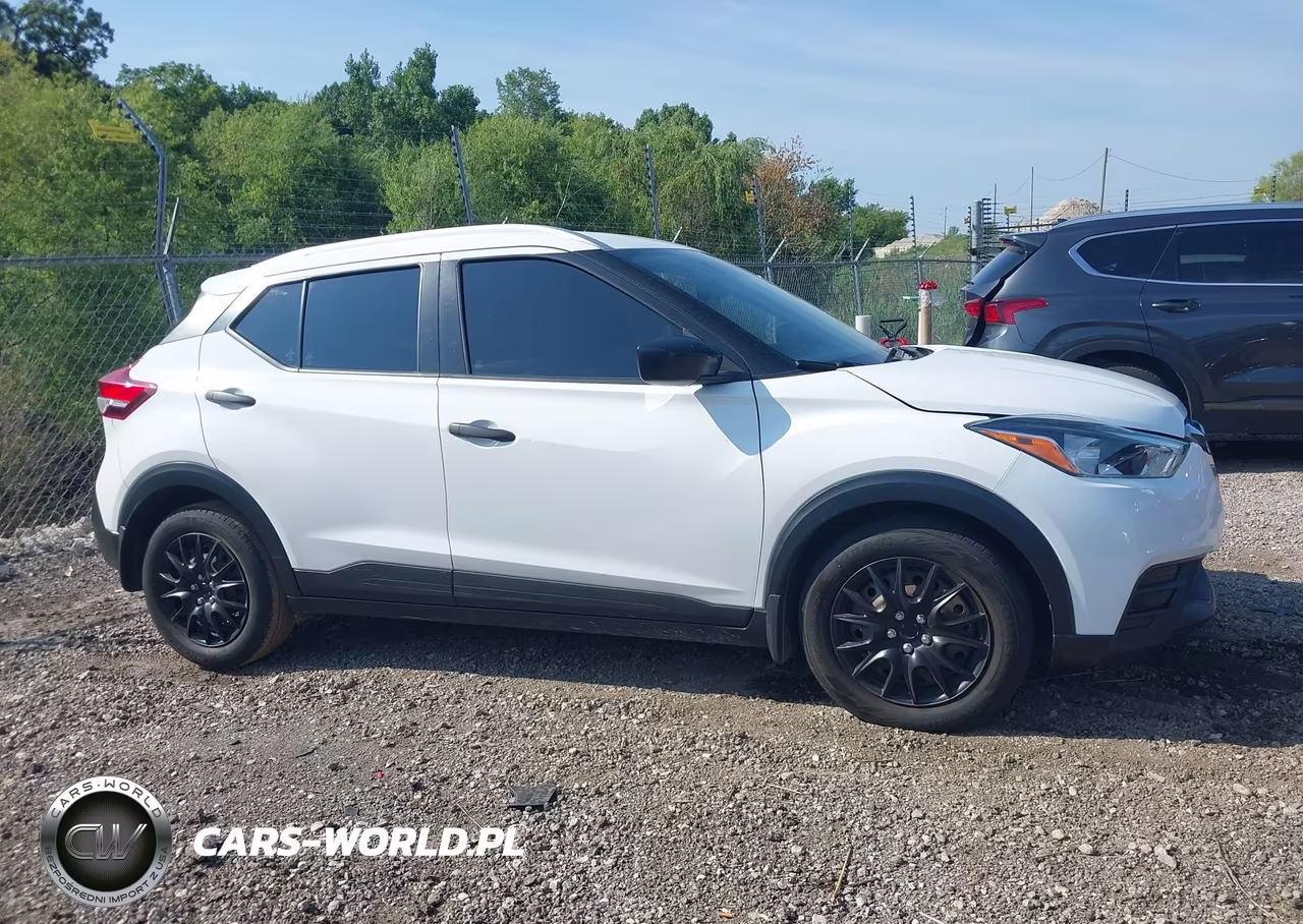 2018 Nissan Kicks S VIN:3N1CP5CU4JL530614 - 13