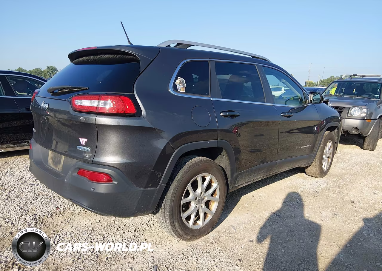 2016 Jeep Cherokee Latitude VIN:1C4PJMCB9GW338066 - 4