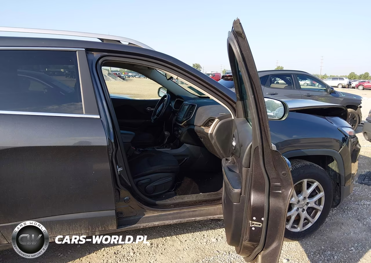 2016 Jeep Cherokee Latitude VIN:1C4PJMCB9GW338066 - 5