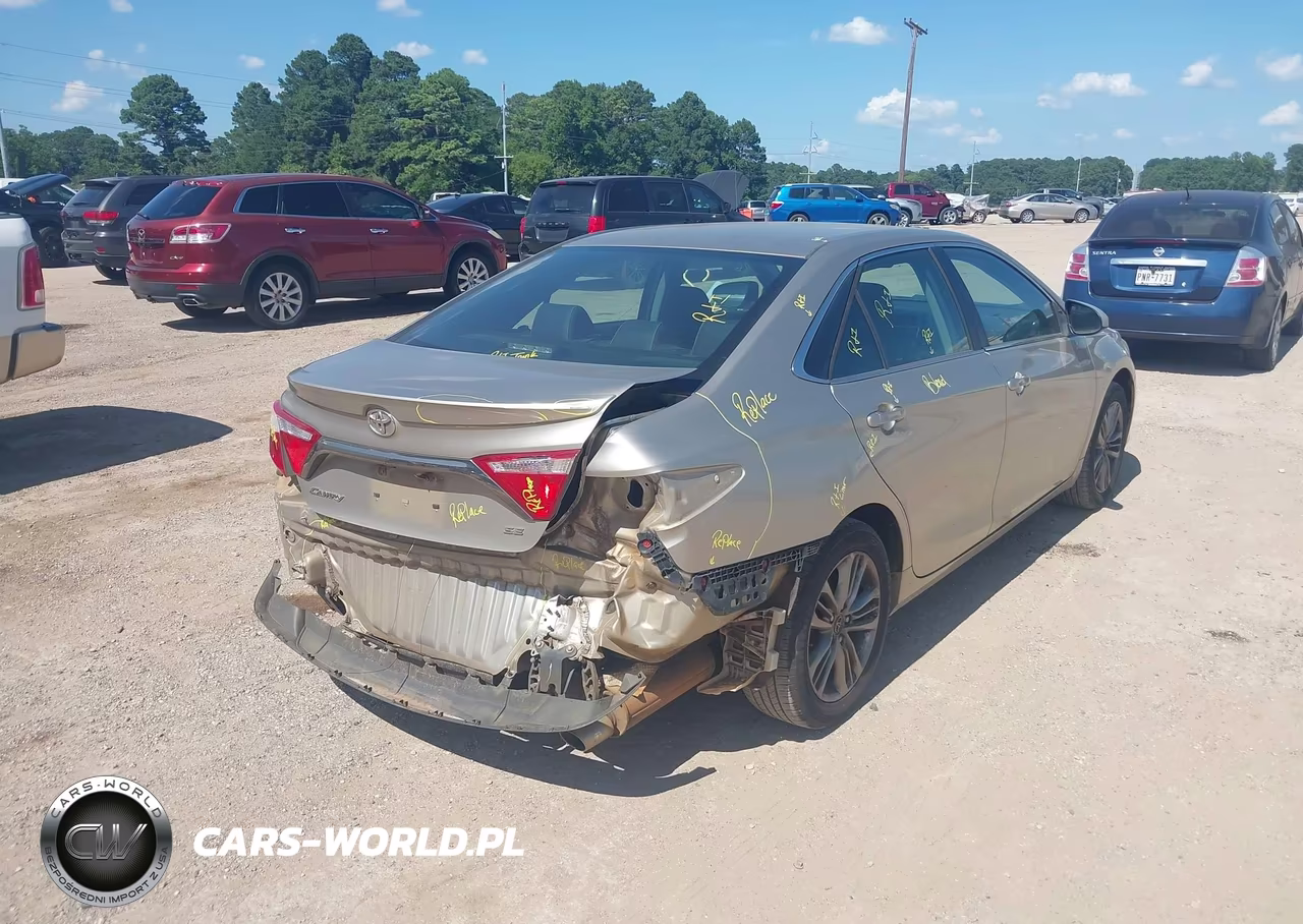 2015 Toyota Camry Se VIN:4T1BF1FK3FU064262 - 4