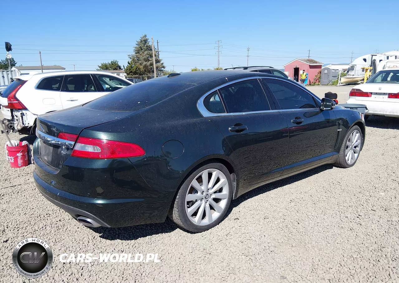 2011 Jaguar Xf Premium VIN:SAJWA0GB6BLR82604 - 4