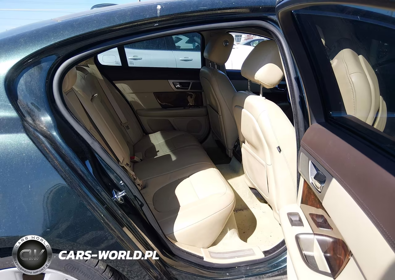 2011 Jaguar Xf Premium VIN:SAJWA0GB6BLR82604 - 8