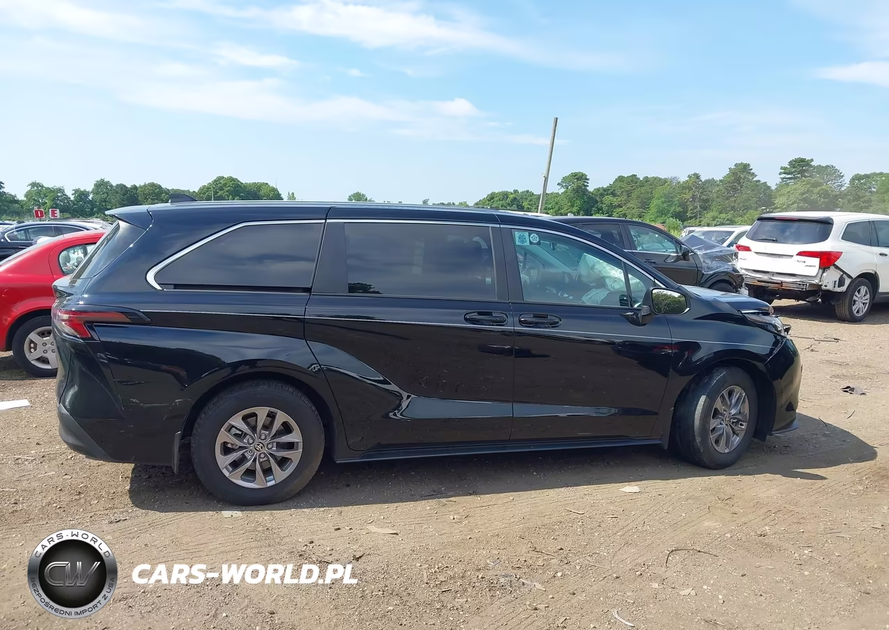 2026 Toyota Sienna Le VIN:5TDKSKFC4TS244879 - 13