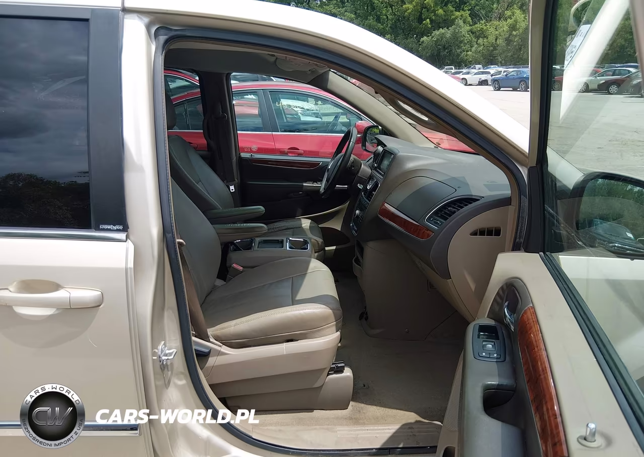 2014 Chrysler Town & Country Touring VIN:2C4RC1BG0ER232366 - 5