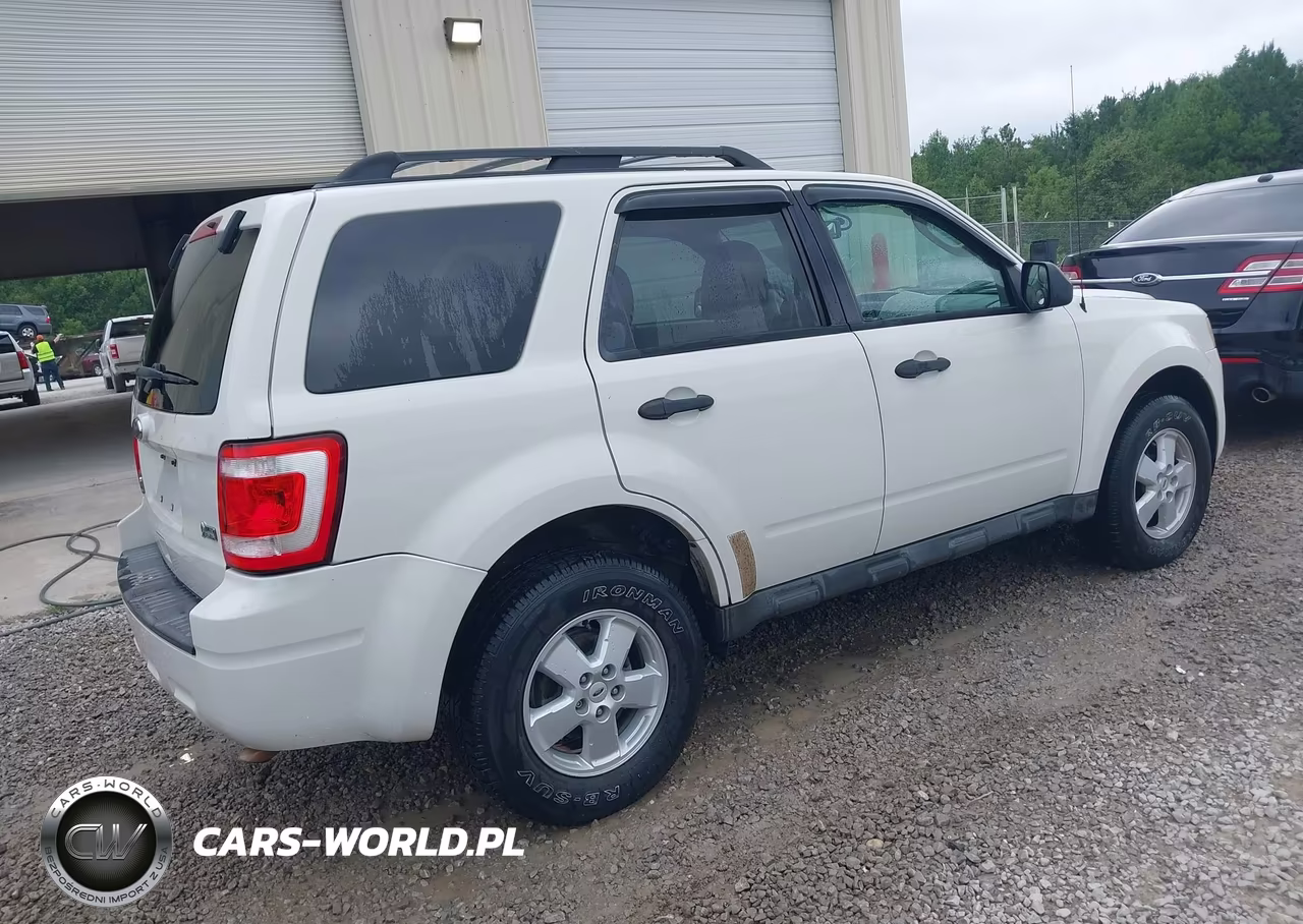 2010 Ford Escape Xlt VIN:1FMCU0DG9AKA01352 - 4