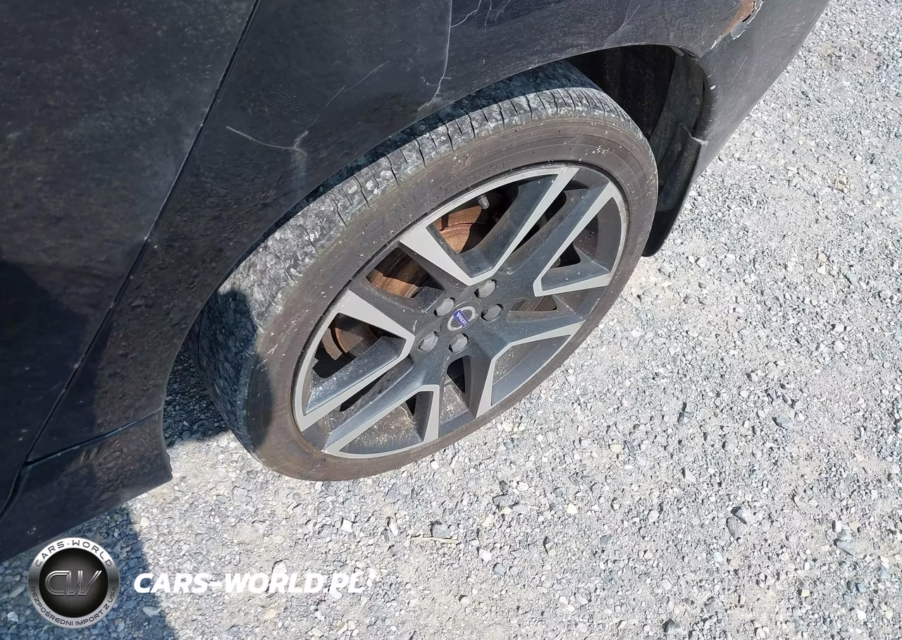 2018 Volvo S60 T5 Dynamic VIN:YV126MFL2J2458767 - 11