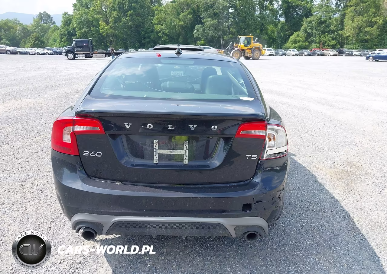2018 Volvo S60 T5 Dynamic VIN:YV126MFL2J2458767 - 16