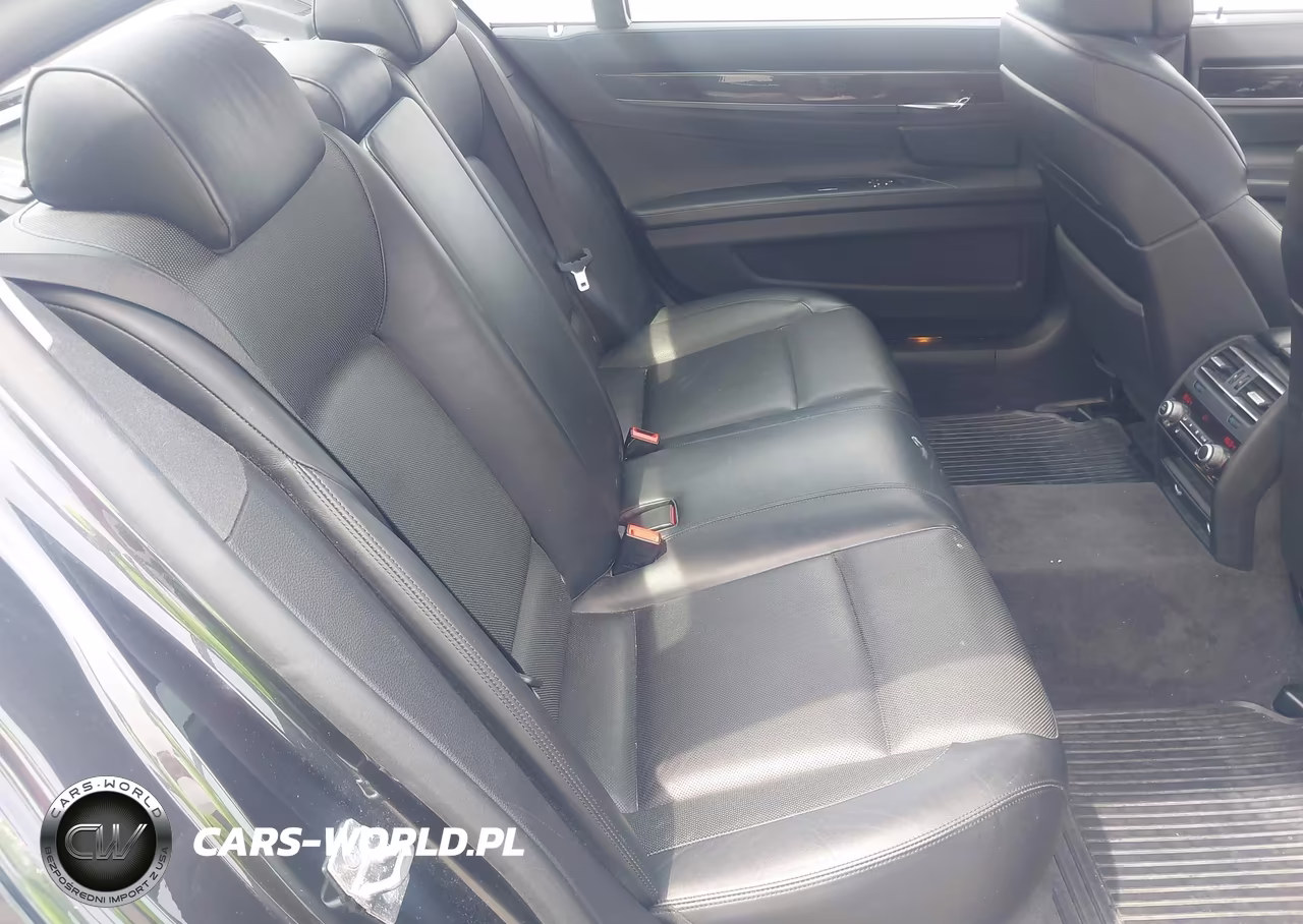 2012 BMW 750Li xDrive VIN:WBAKC8C51CC437074 - 8