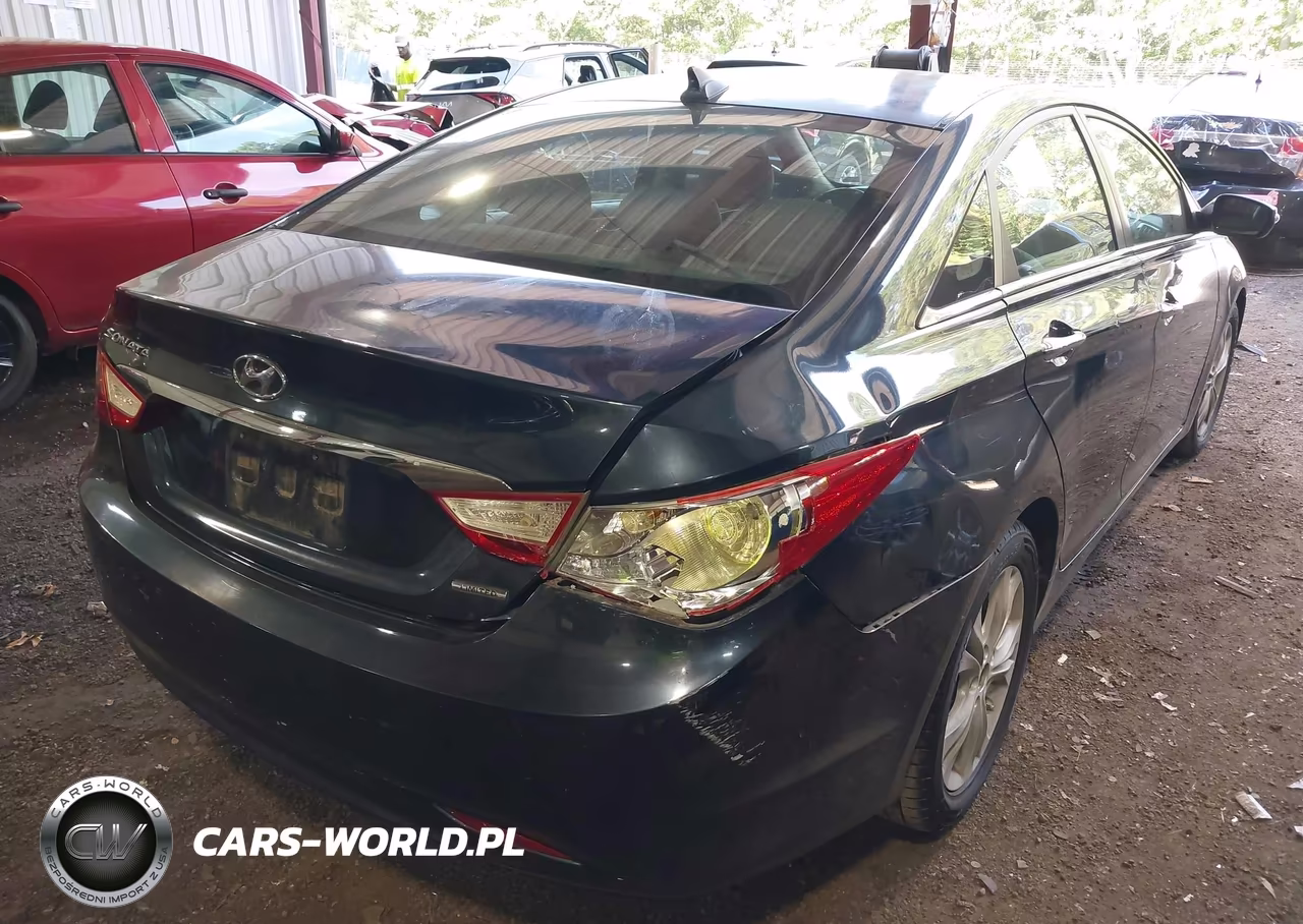 2011 Hyundai Sonata Limited VIN:5NPEC4ACXBH002745 - 4