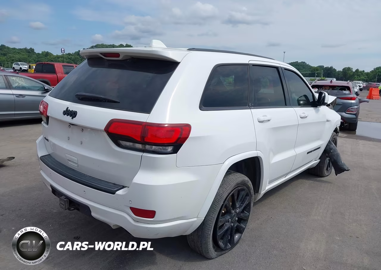 2017 Jeep Grand Cherokee Altitude VIN:1C4RJFAG9HC768315 - 4