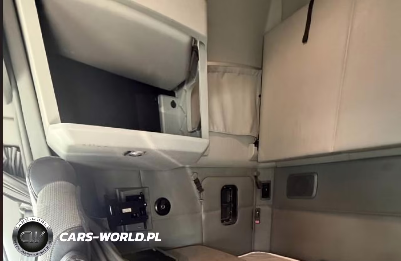 2020 Kenworth T680 VIN:1XKYDP9X6LJ411034 - 16