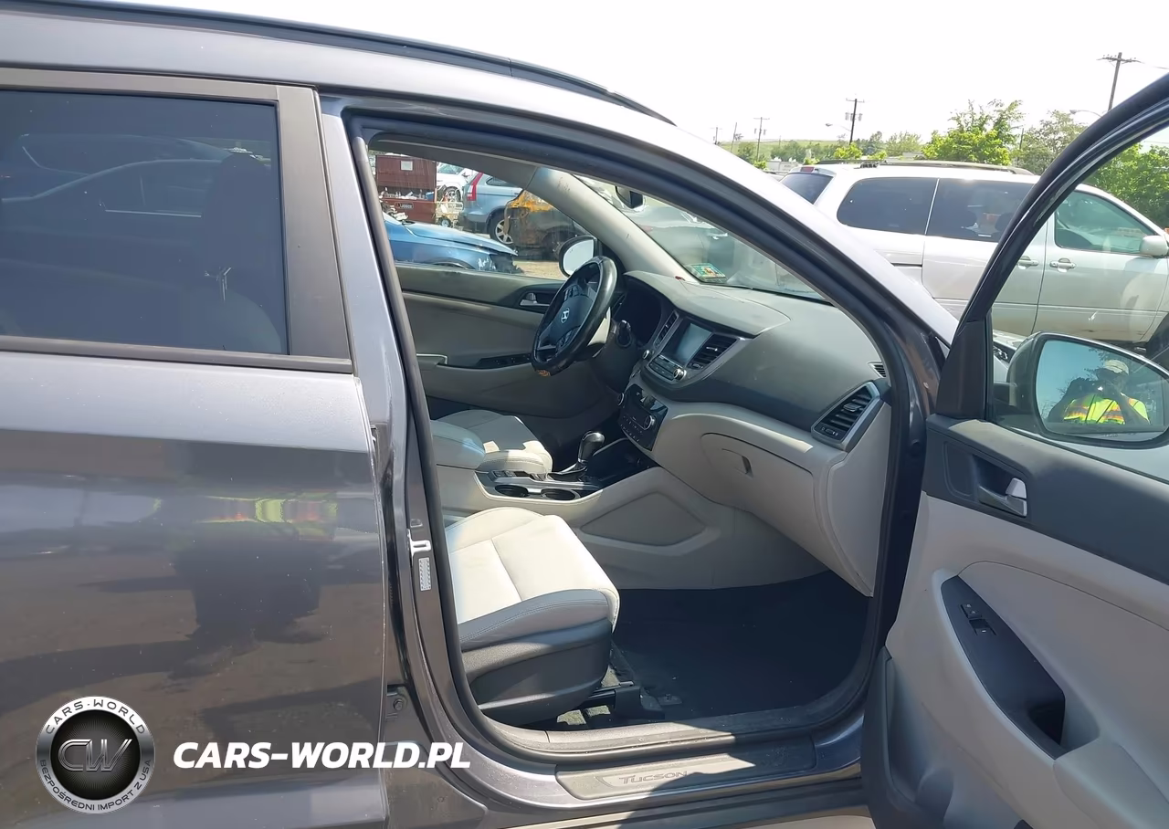 2018 Hyundai Tucson Value VIN:KM8J3CA21JU625848 - 5