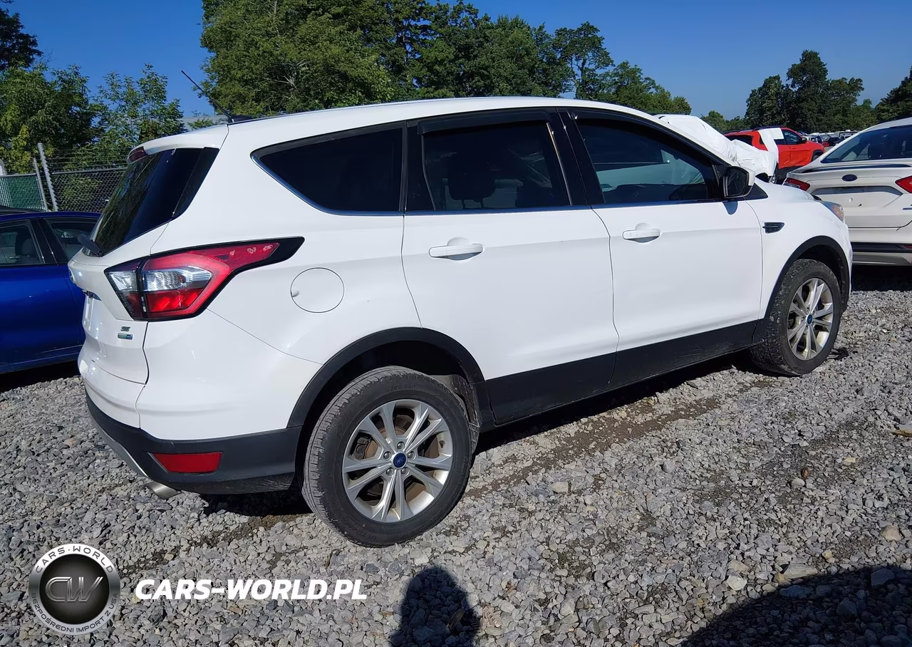 2017 Ford Escape Se VIN:1FMCU9GD3HUE68707 - 4
