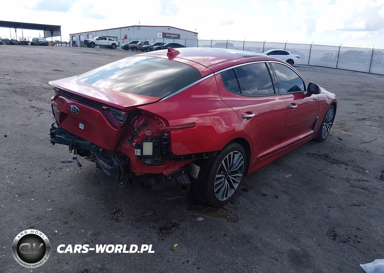 2019 Kia Stinger Premium VIN:KNAE25LA3K6050888 - 4