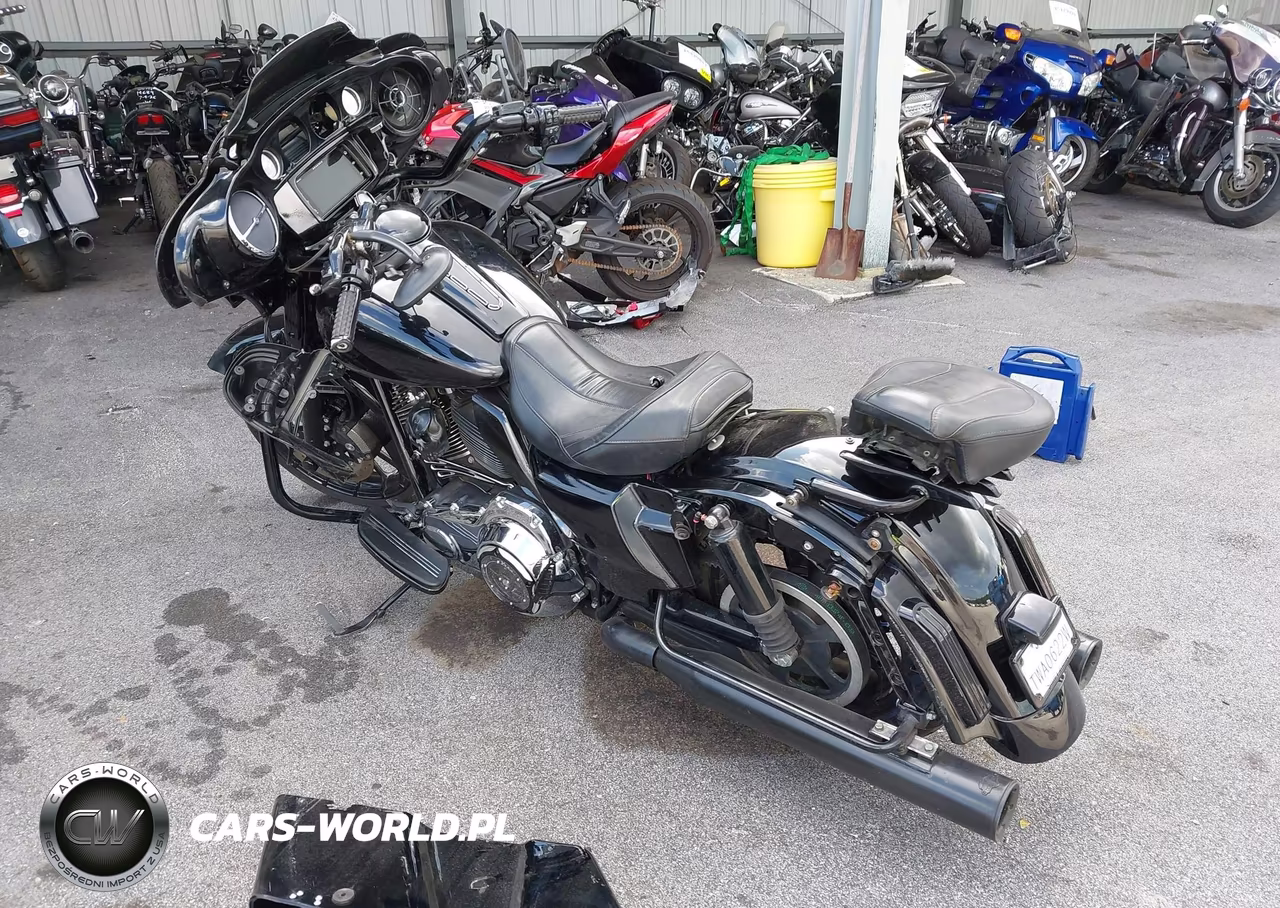 2014 Harley-Davidson Flhx Street Glide VIN:1HD1KBM10EB668582 - 3