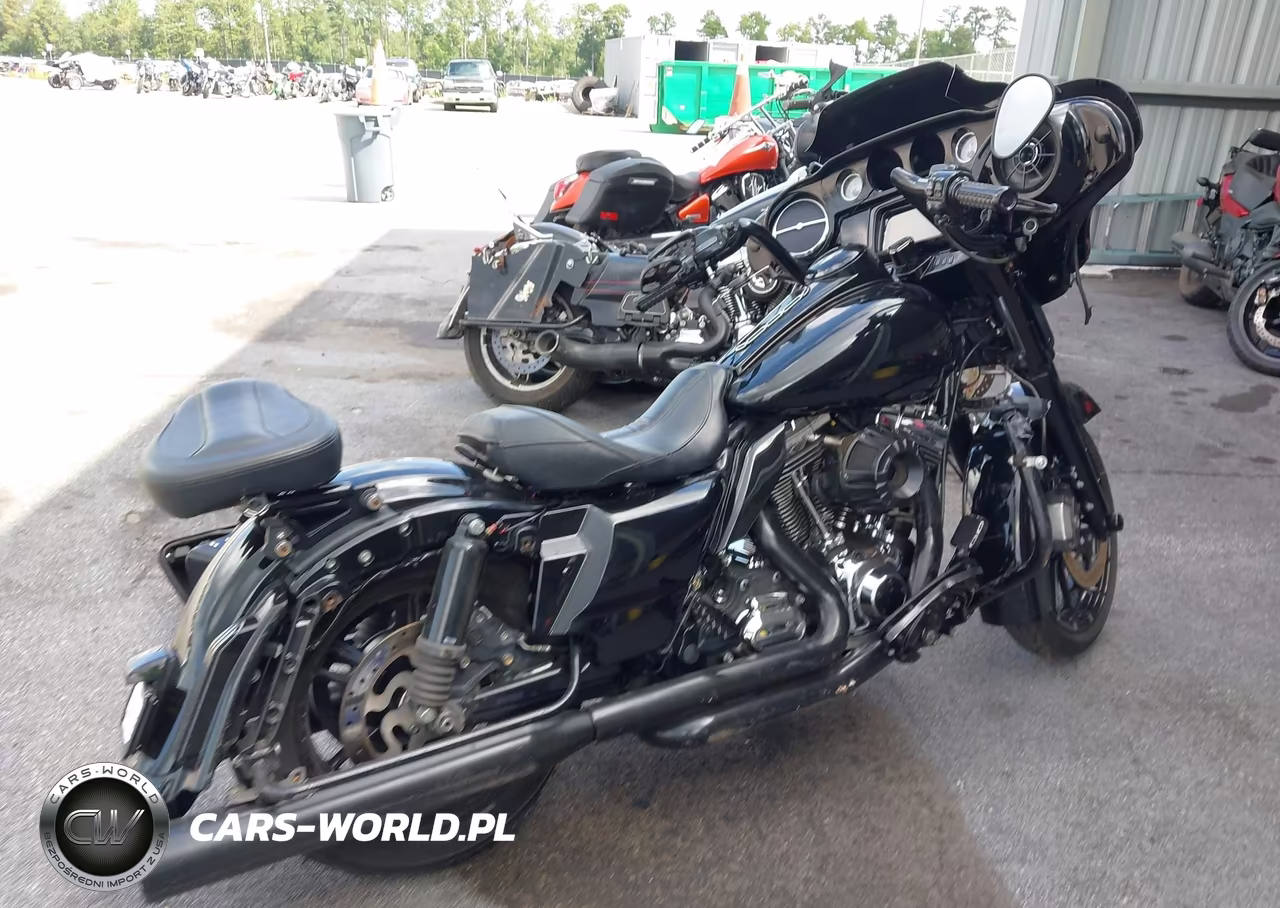 2014 Harley-Davidson Flhx Street Glide VIN:1HD1KBM10EB668582 - 4