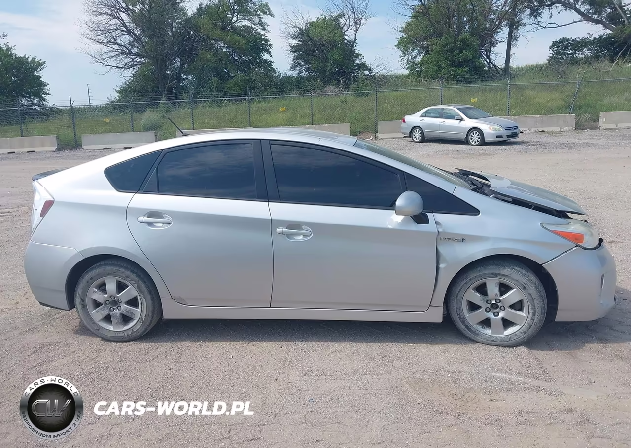 2014 Toyota Prius Two VIN:JTDKN3DU2E0376277 - 13