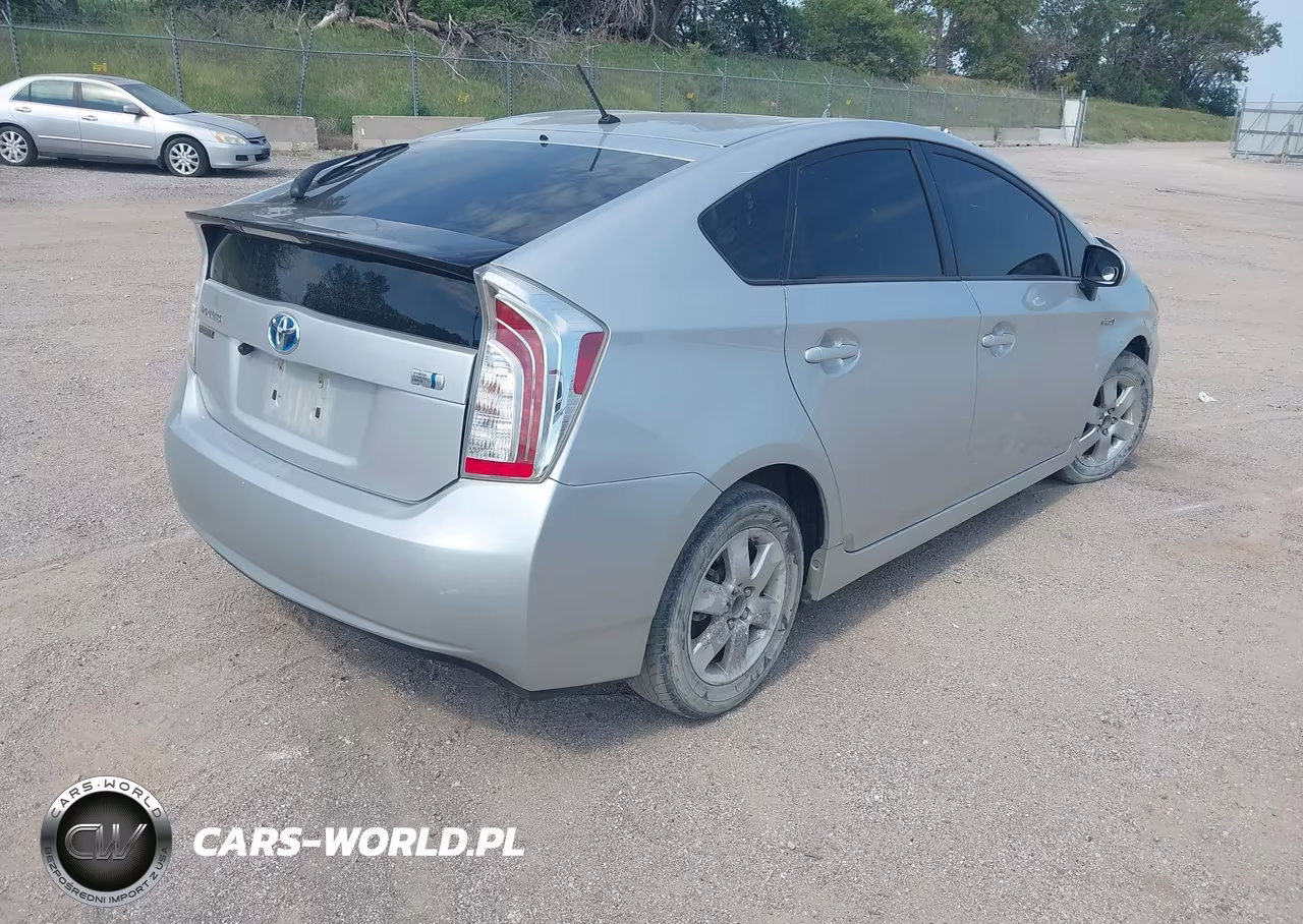 2014 Toyota Prius Two VIN:JTDKN3DU2E0376277 - 4