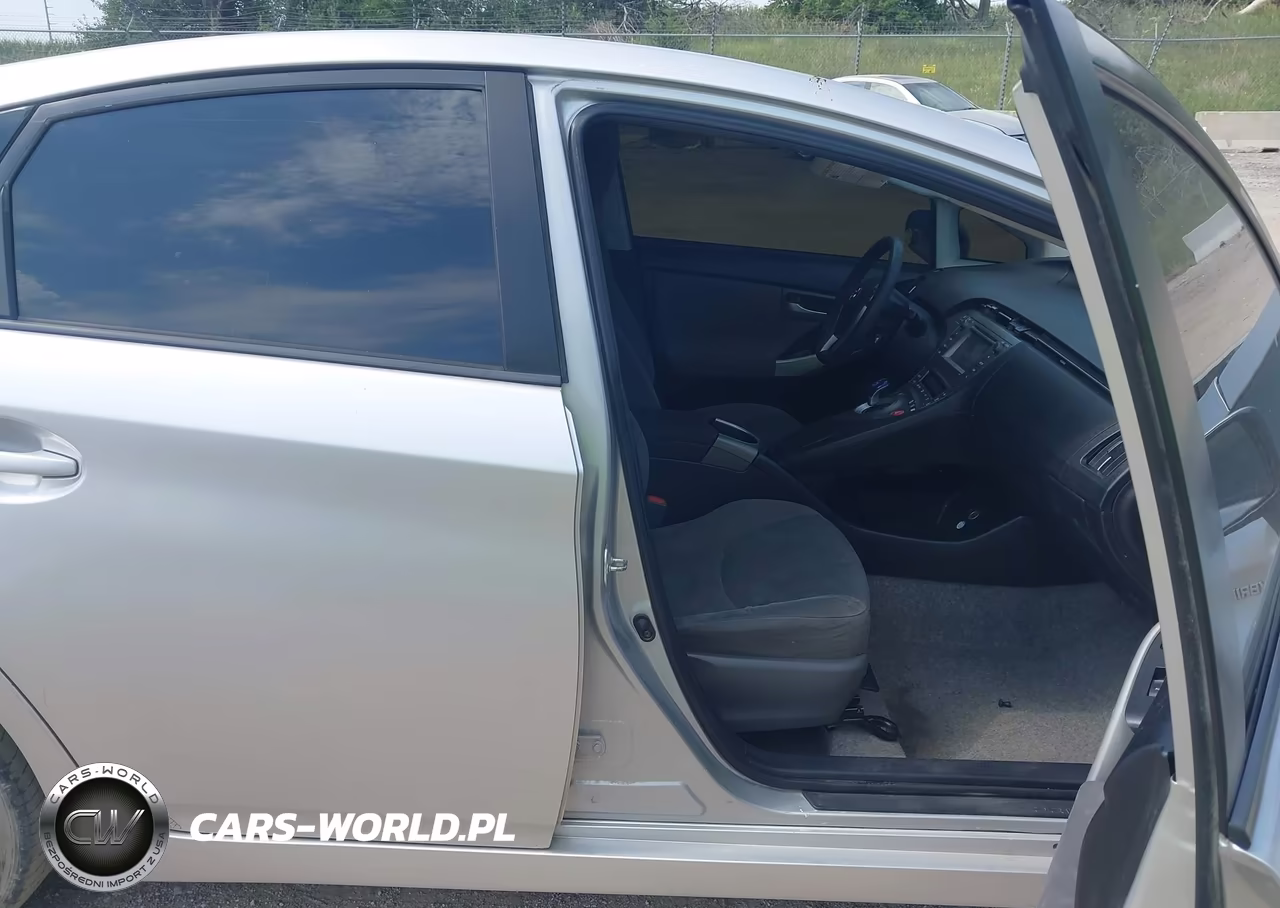 2014 Toyota Prius Two VIN:JTDKN3DU2E0376277 - 5