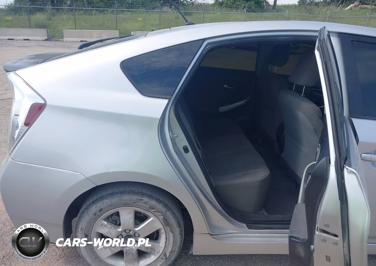 2014 Toyota Prius Two VIN:JTDKN3DU2E0376277 - 8