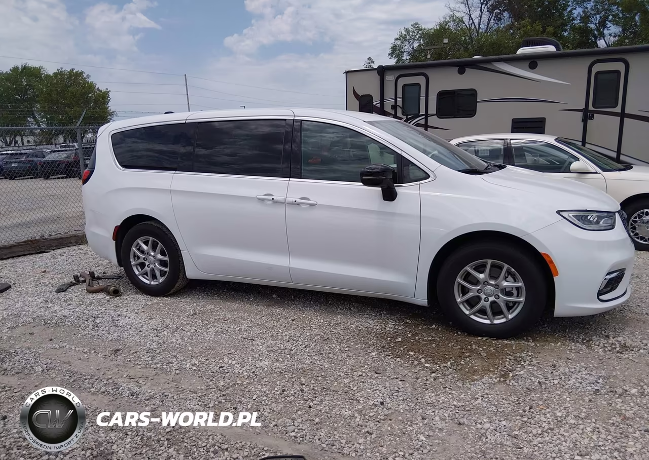2026 Chrysler Pacifica Select VIN:2C4RC1BG5TR283553 - 13